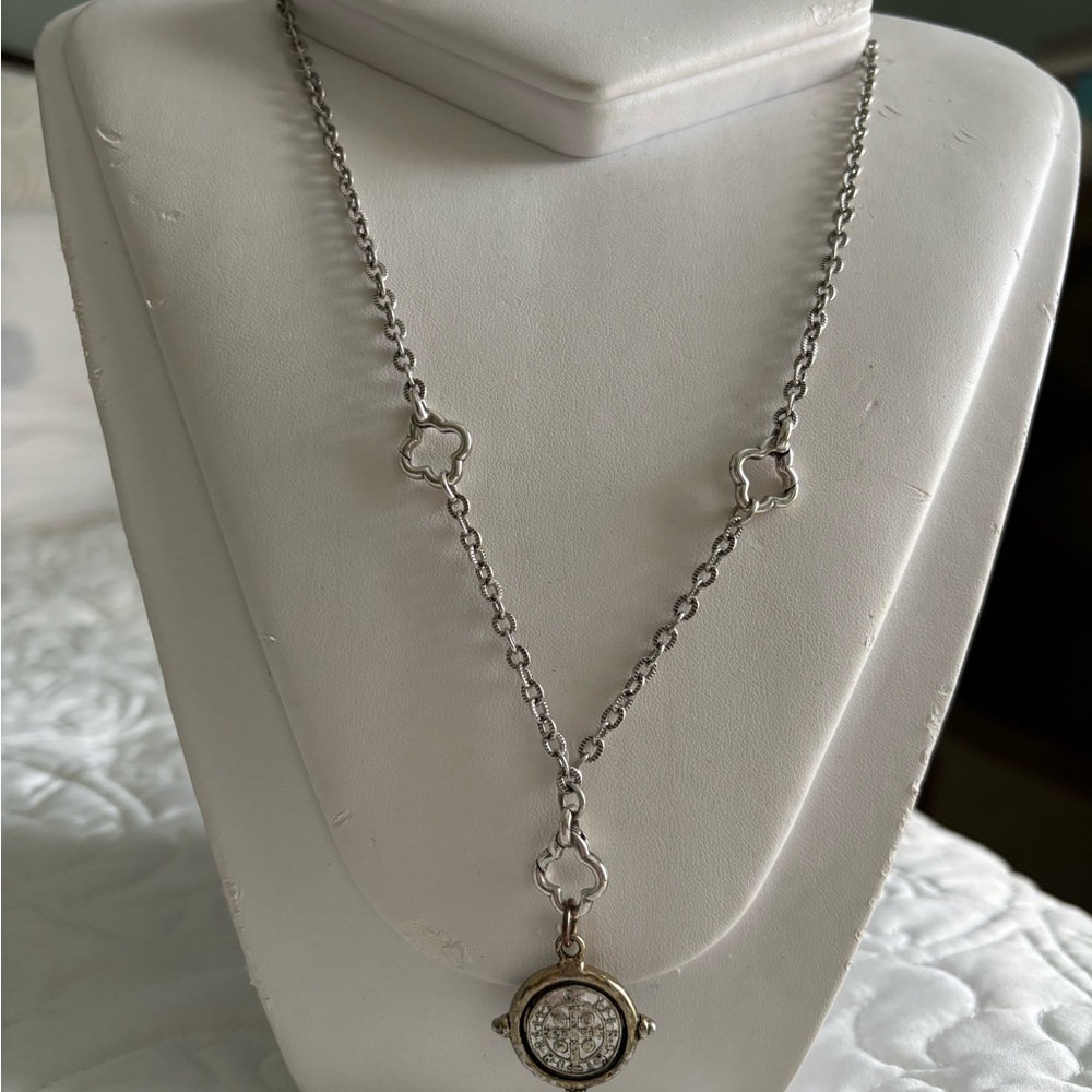 Elegant Silver Pendant Necklace